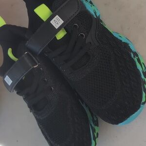 KIDS FASHION SHOES SIZE 1